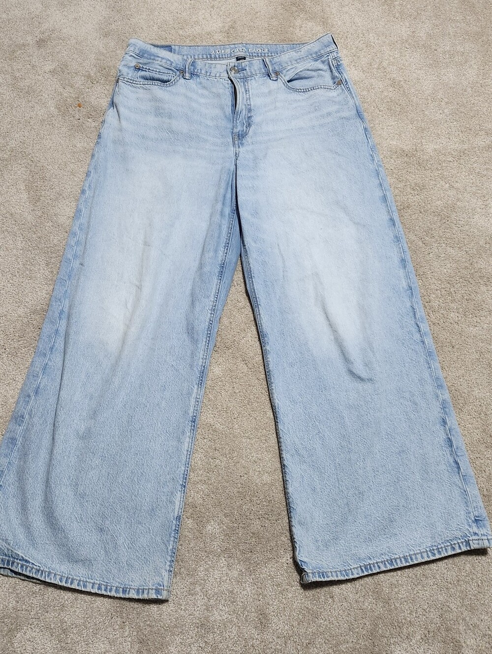 American Eagle Light Wash High-Rise Strigid Mom Jeans - Light Blue Size 8 - Picture 3 of 7